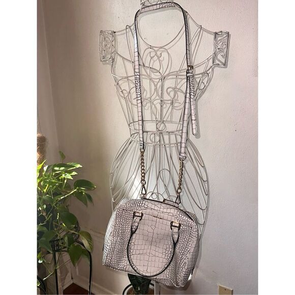 Calvin Klein White Crocodile leather hand bag   Handbag features white “crocodil - Picture 2 of 10